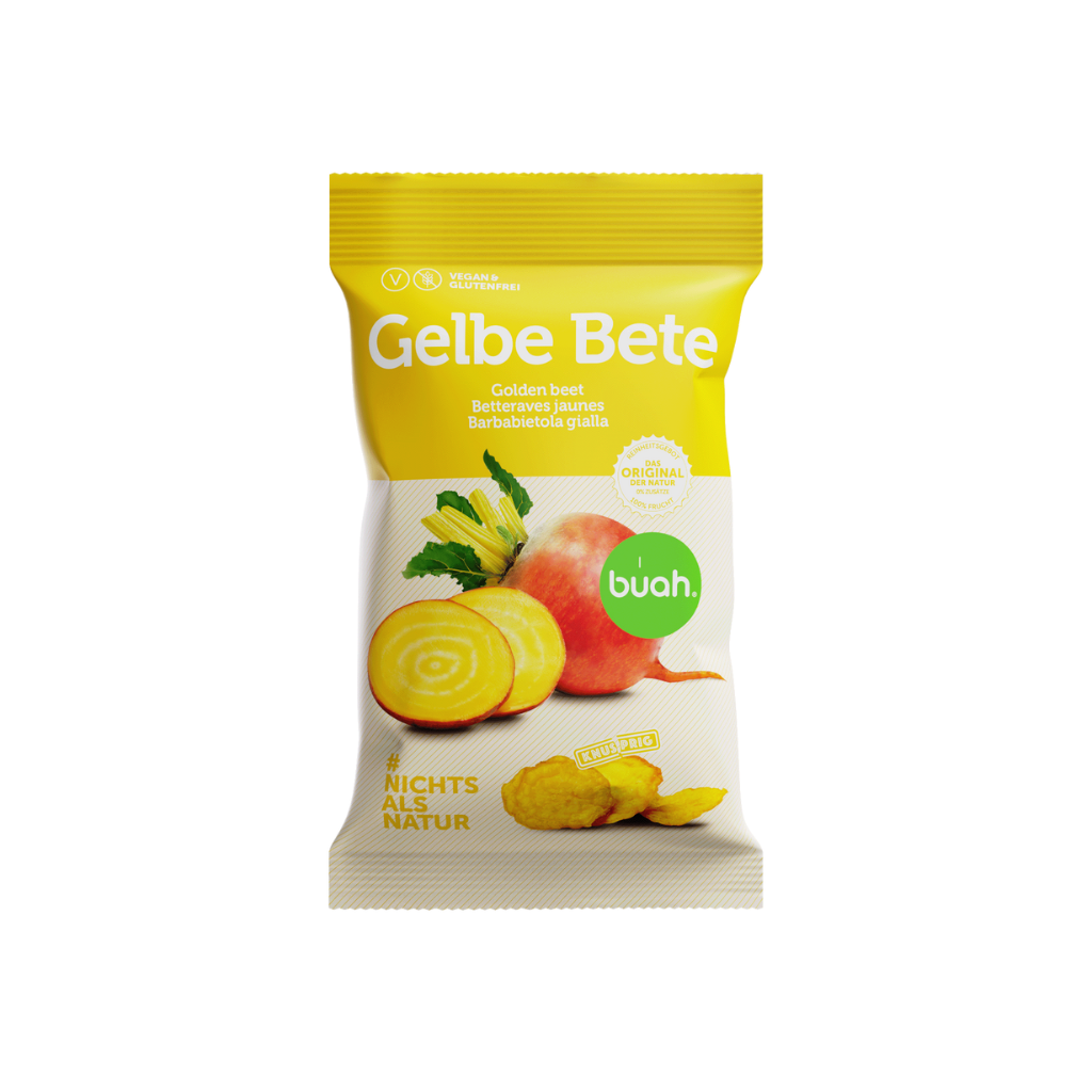 buah Packung Gelbe Bete Chips mit wenigen vakuumgetrockneten Gemuesechips vor der Packung
