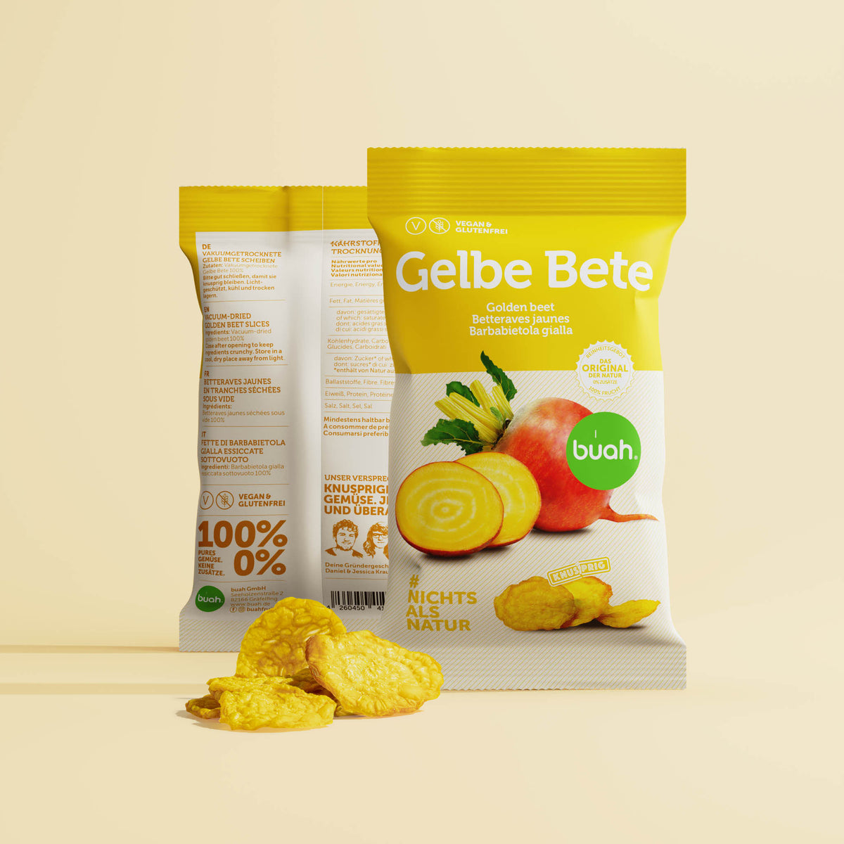 Zwei Packungen buah gelbe Bete mit Vorder und Rueckansicht und einem Haufen gefriergetrockneter Gelber Bete